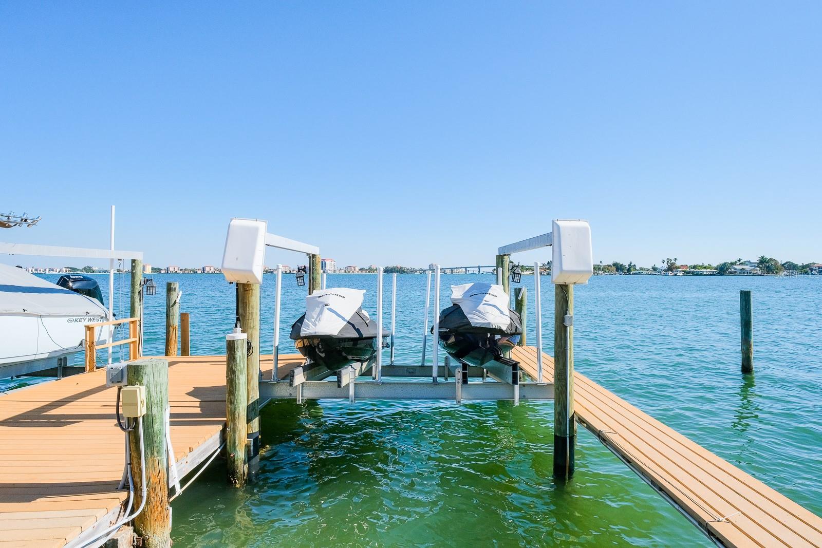 BOCA CIEGA ISLE - Residential
