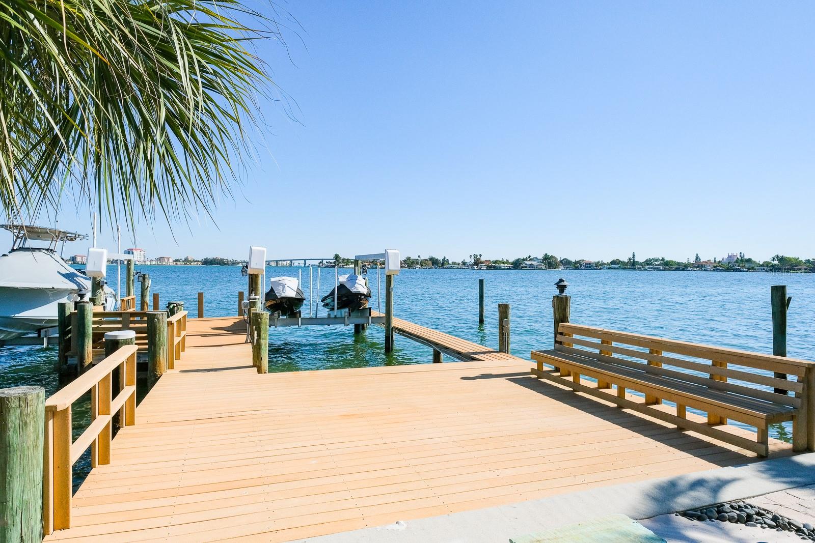 BOCA CIEGA ISLE - Residential