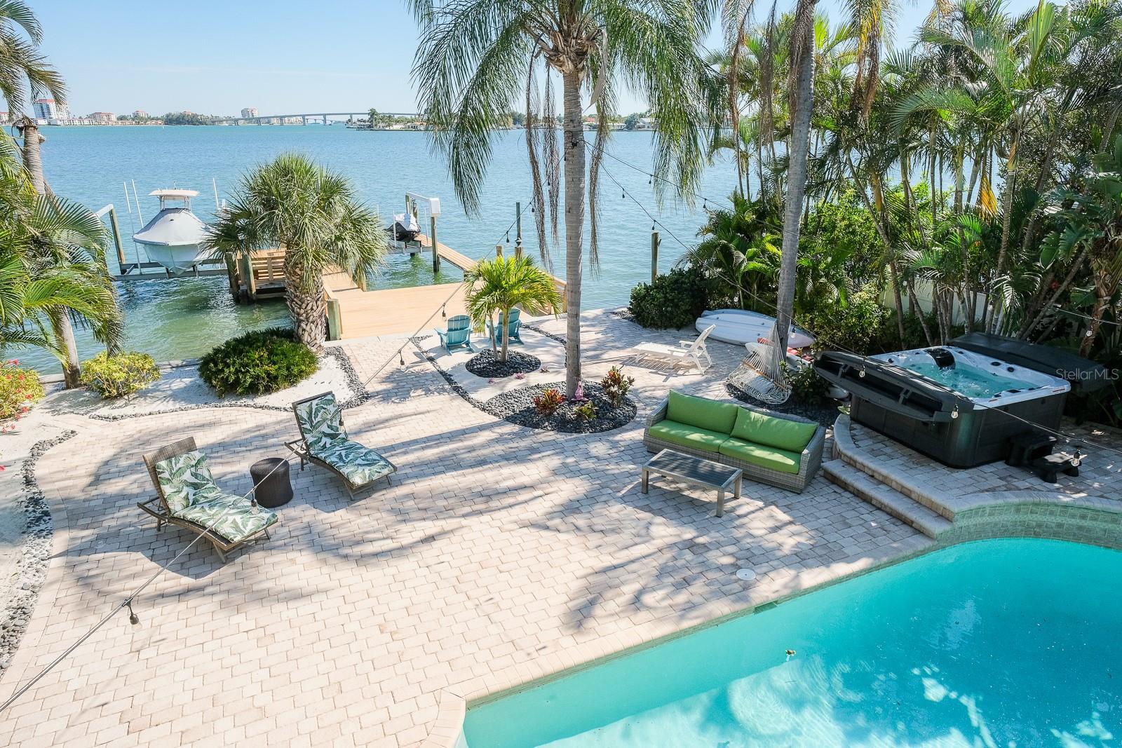 BOCA CIEGA ISLE - Residential