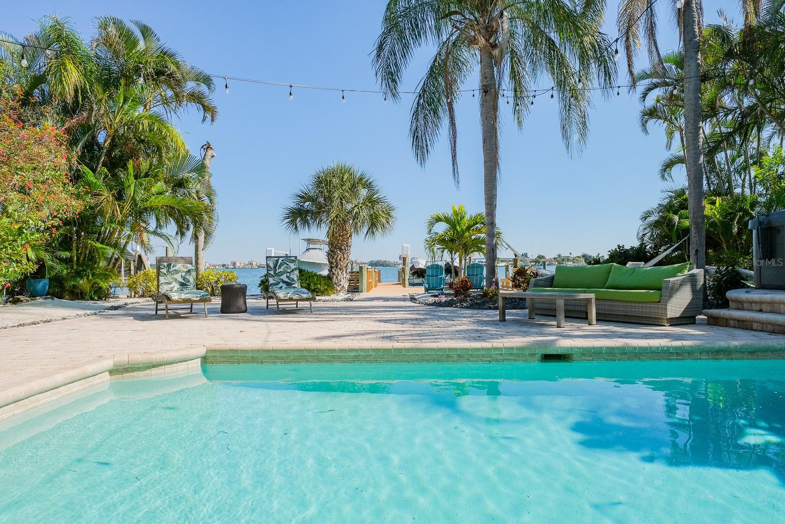 BOCA CIEGA ISLE - Residential