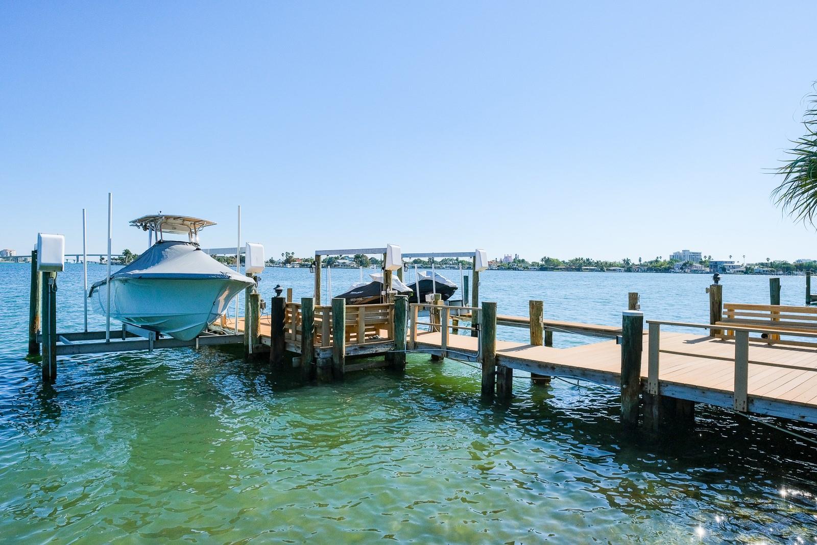 BOCA CIEGA ISLE - Residential