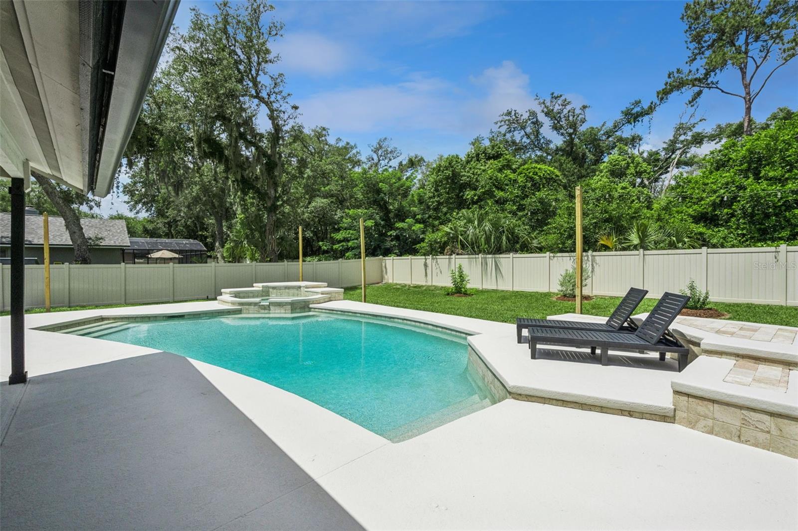 1653 WINDY BLUFF POINT