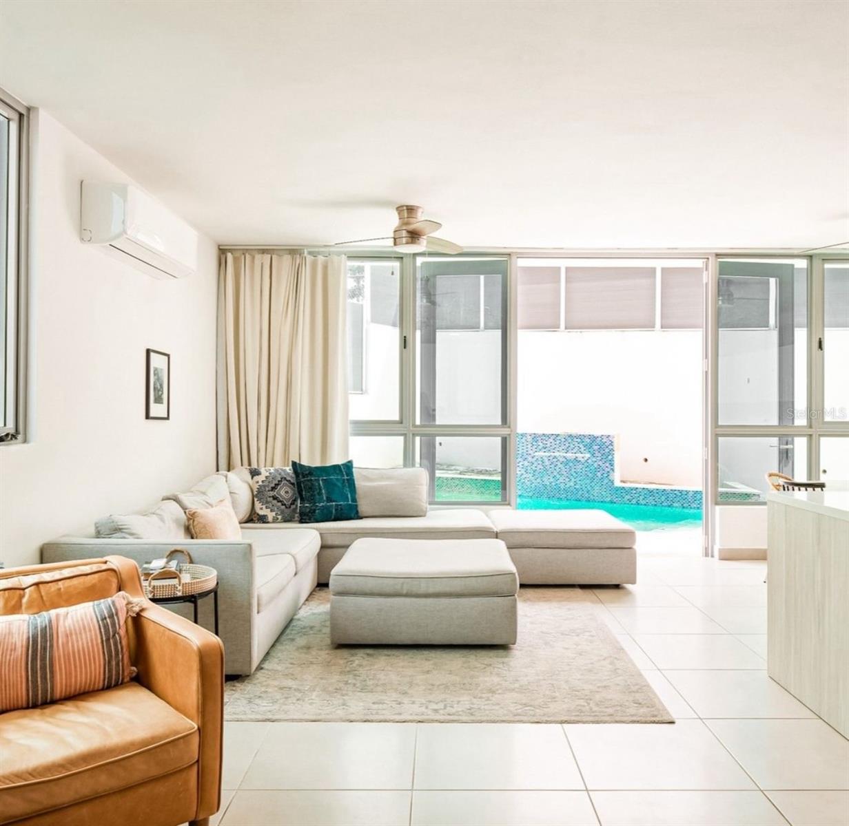 Urb Riviera Court CALLE 1