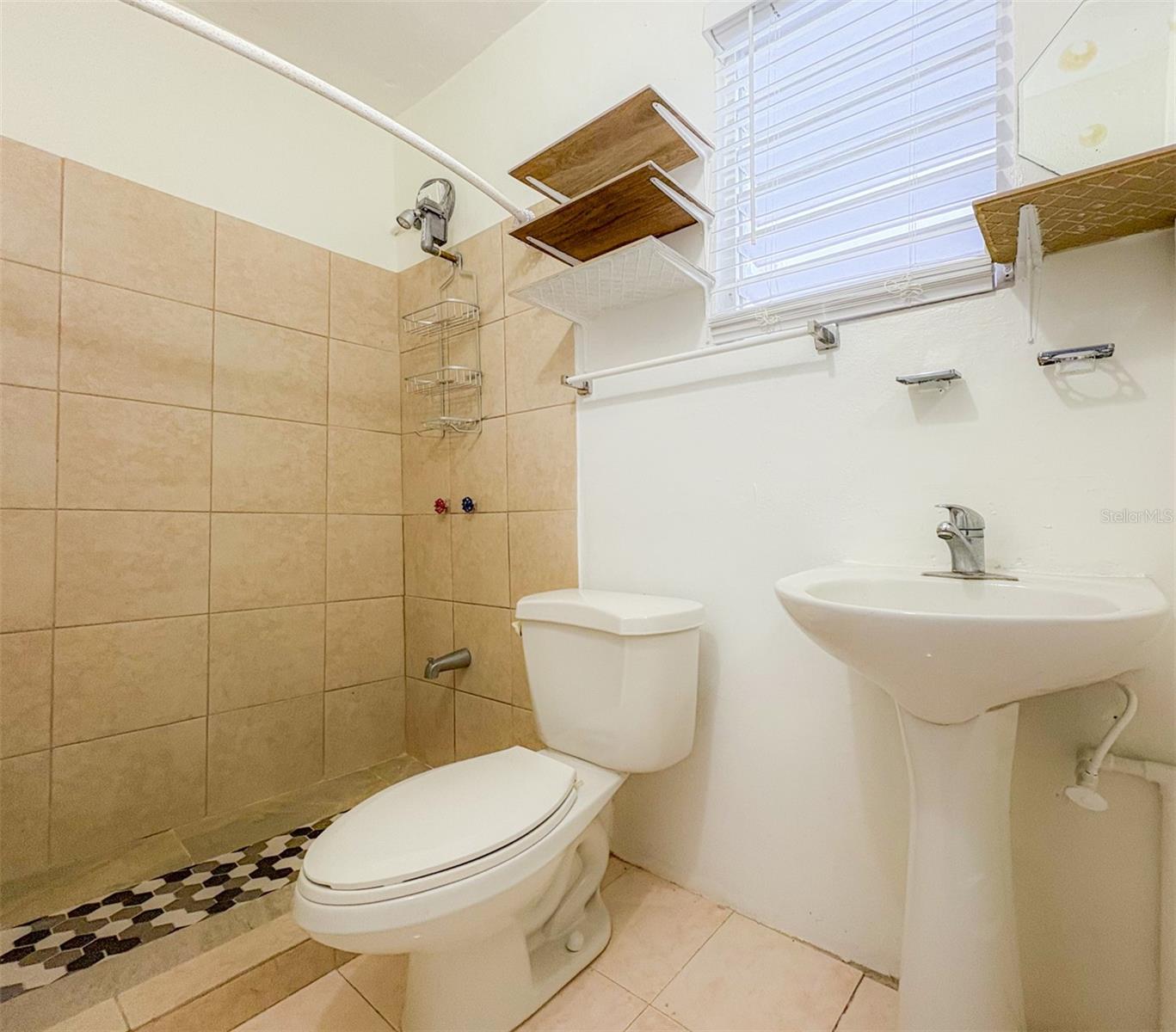 LAS MONJAS - Residential Lease