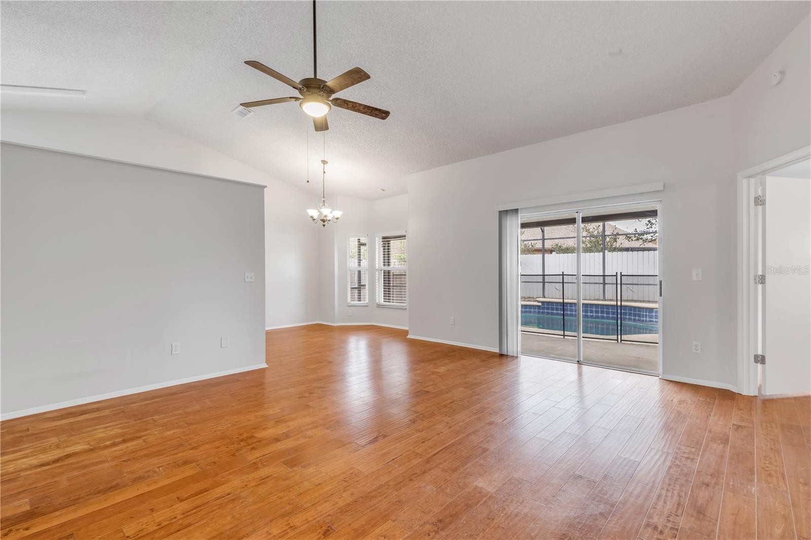 WOODFIELD OAKS - Residential