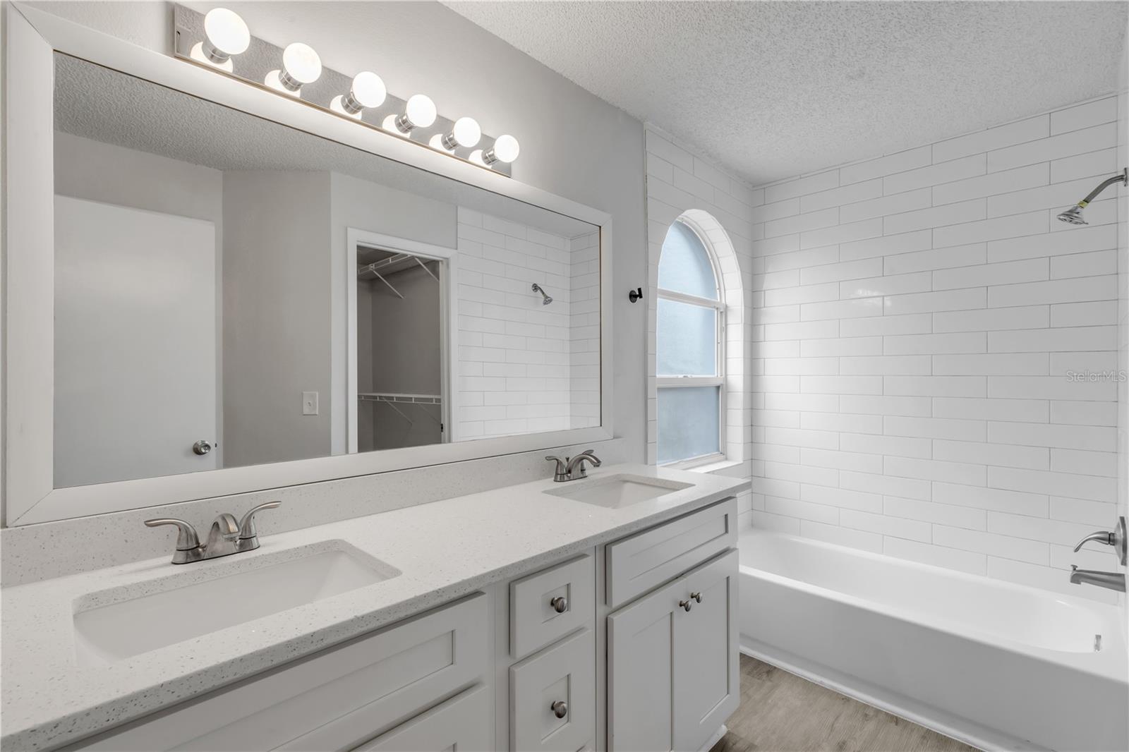WOODFIELD OAKS - Residential
