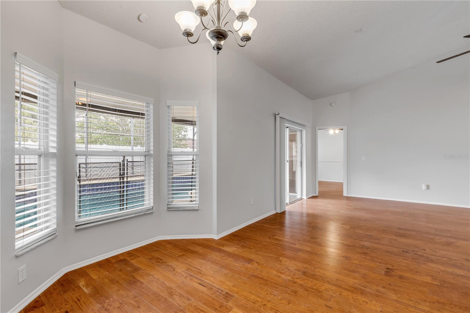 WOODFIELD OAKS - Residential