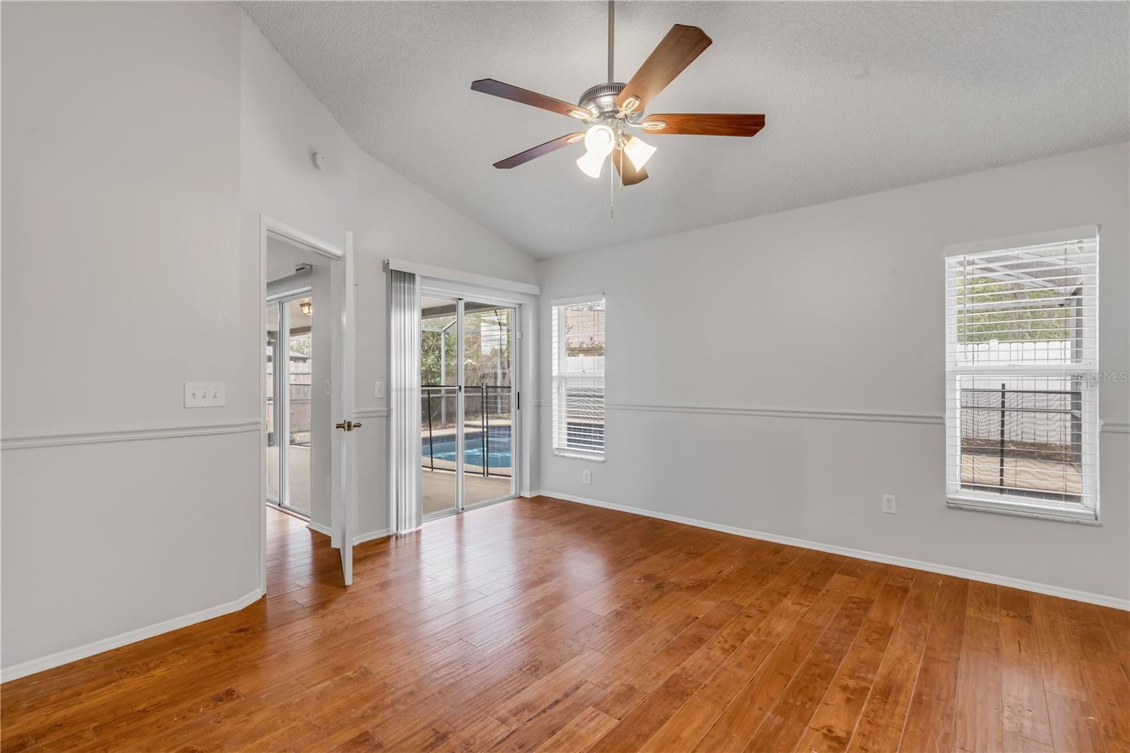 WOODFIELD OAKS - Residential