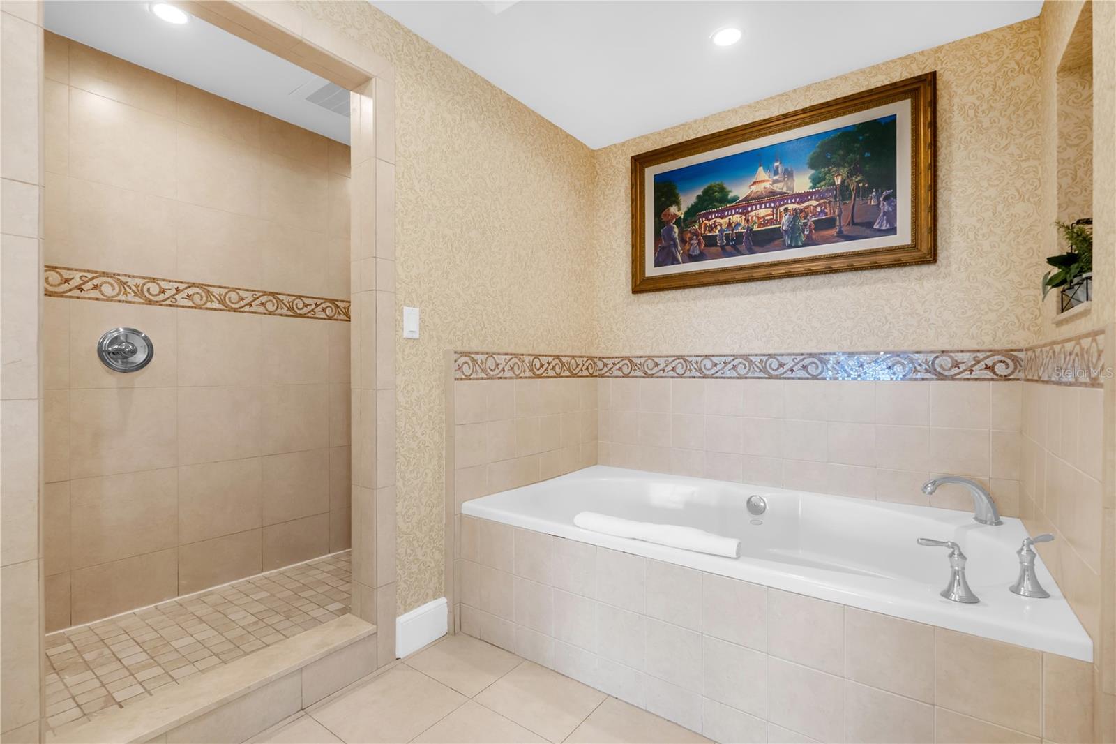 REUNION GRANDE CONDO - Residential