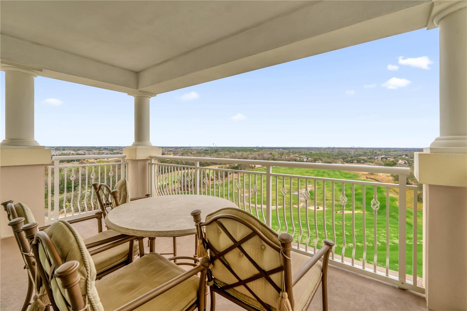 REUNION GRANDE CONDO - Residential