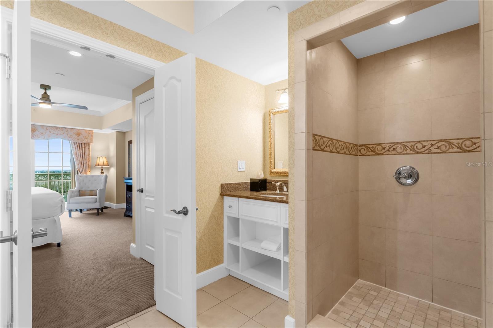 REUNION GRANDE CONDO - Residential