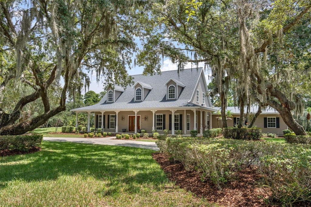 Photo of 29314 W Old Mill Ml, Tavares, FL 32778 (MLS # O6429683)