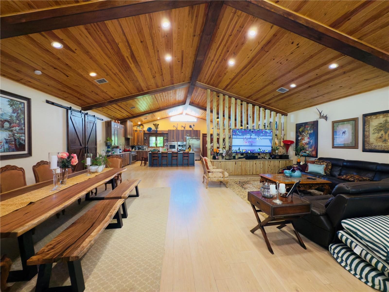 842 HUNTING CLUB AVENUE