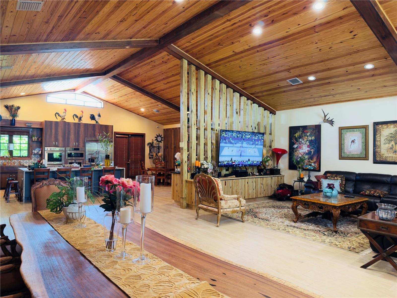 842 HUNTING CLUB AVENUE
