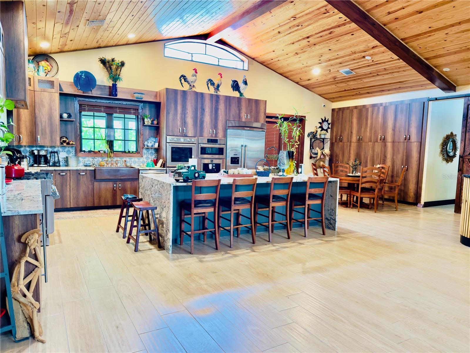 842 HUNTING CLUB AVENUE