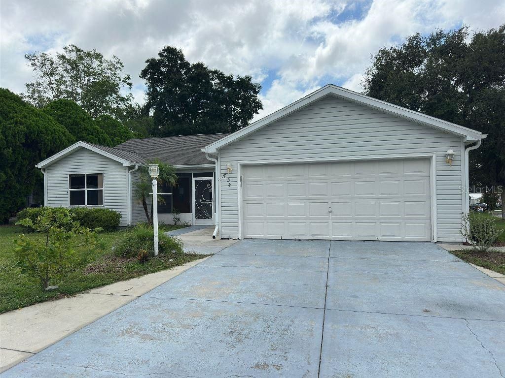Photo of 534 Saint Andrews Court, Lady Lake, FL 32159 (MLS # G5102857)