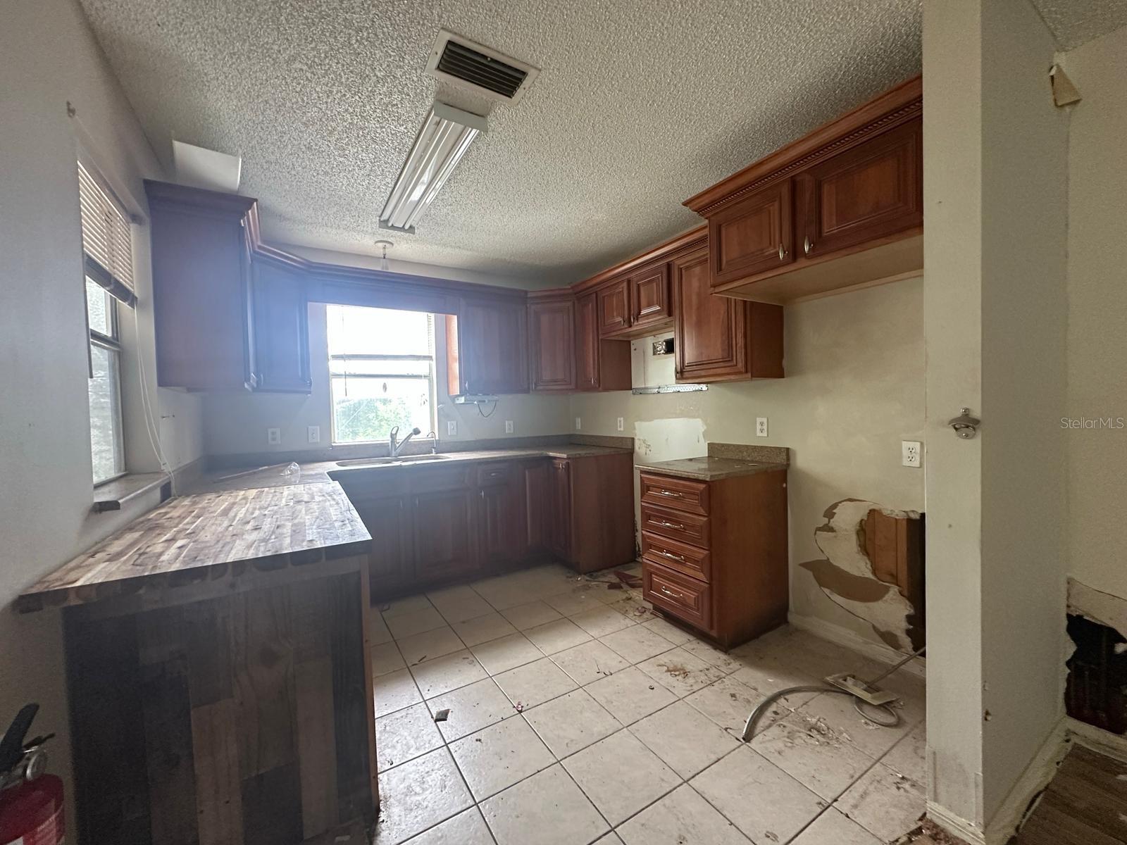LADY LAKE ORANGE BLOSSOM GARDENS UNIT 11 - Residential