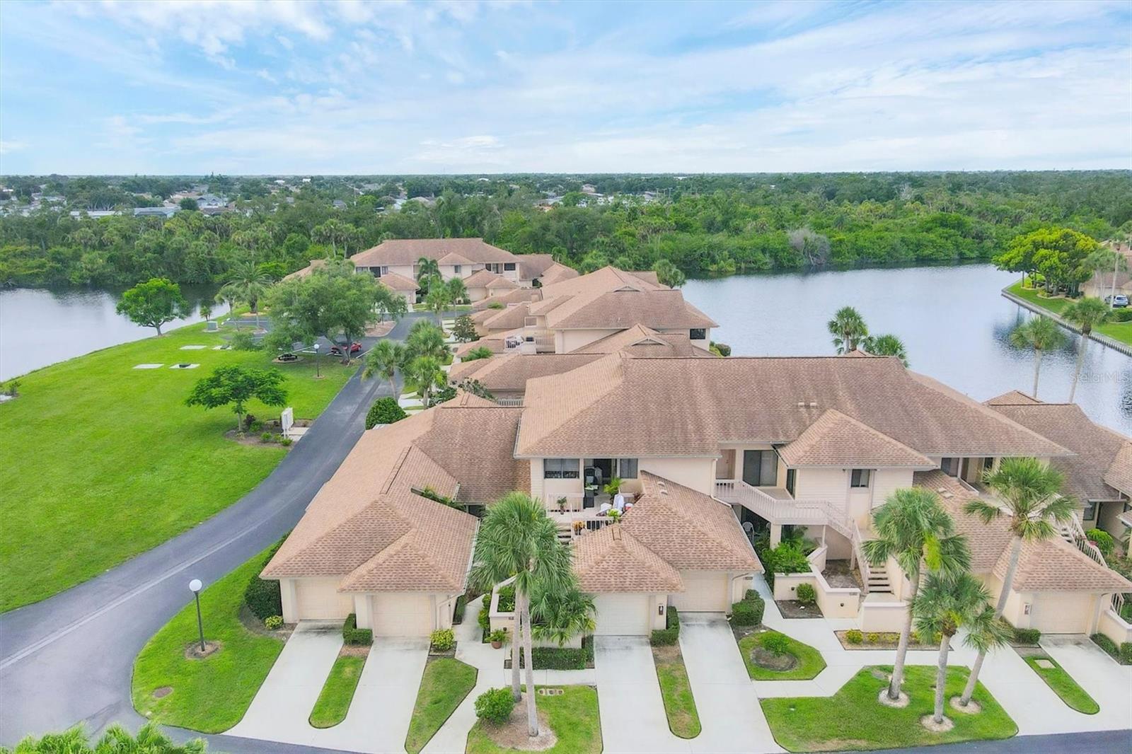 2004 LONGPOINTE CIRCLE E2