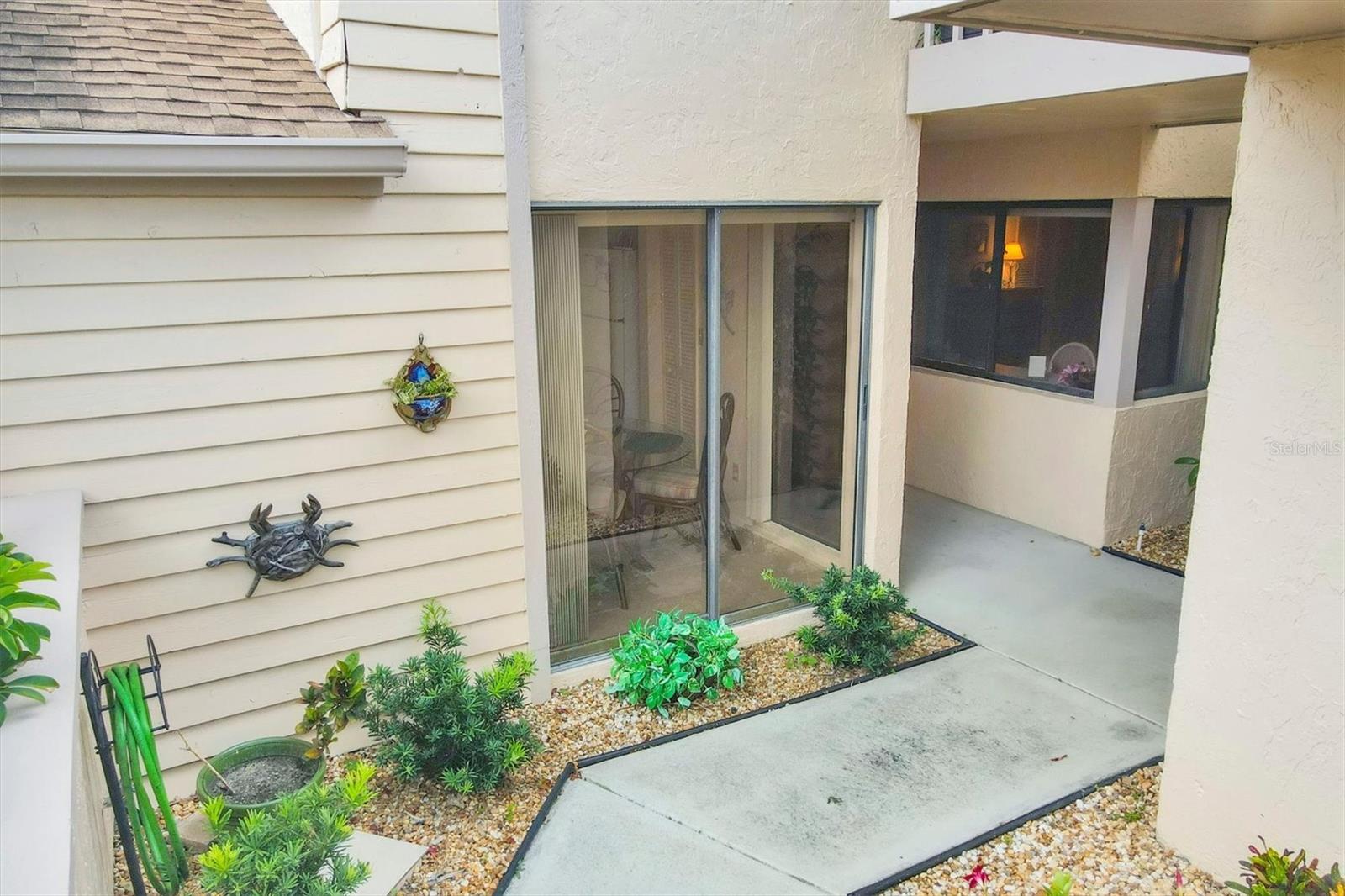 2004 LONGPOINTE CIRCLE E2