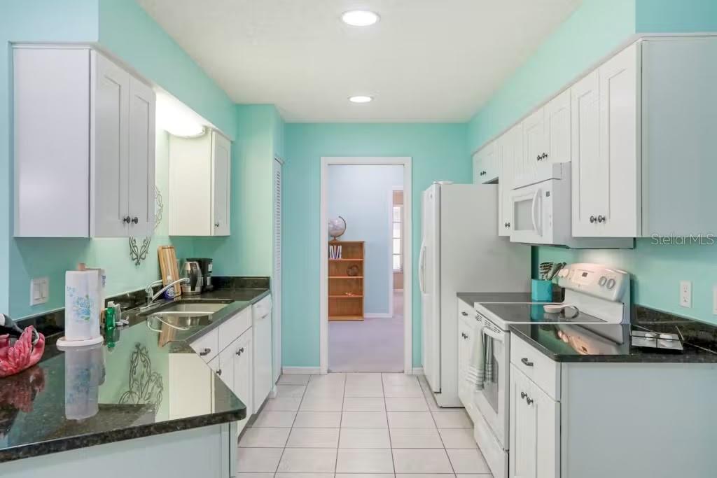 ROTONDA WEST PEBBLE BEACH - Residential