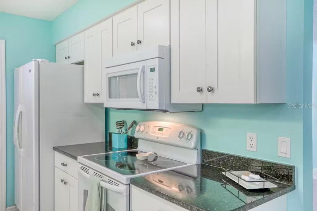 ROTONDA WEST PEBBLE BEACH - Residential