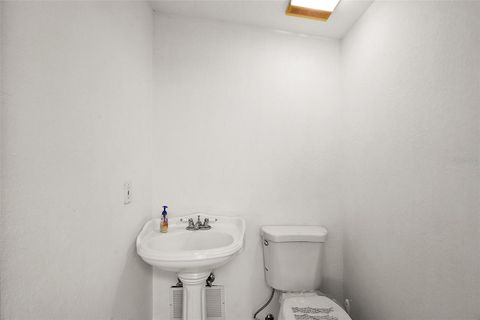 Tiny photo for 9846 Us Highway 441, Leesburg, FL 34788 (MLS # G5097344)