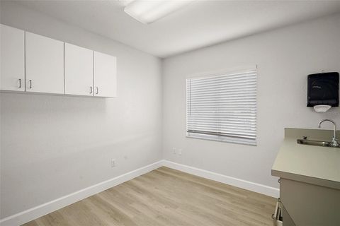 Tiny photo for 9846 Us Highway 441, Leesburg, FL 34788 (MLS # G5097344)