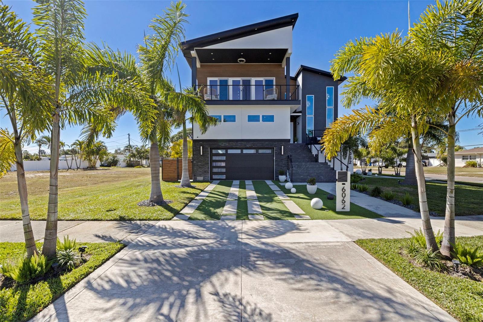 SHORE ACRES BAYOU GRANDE SEC - Residential