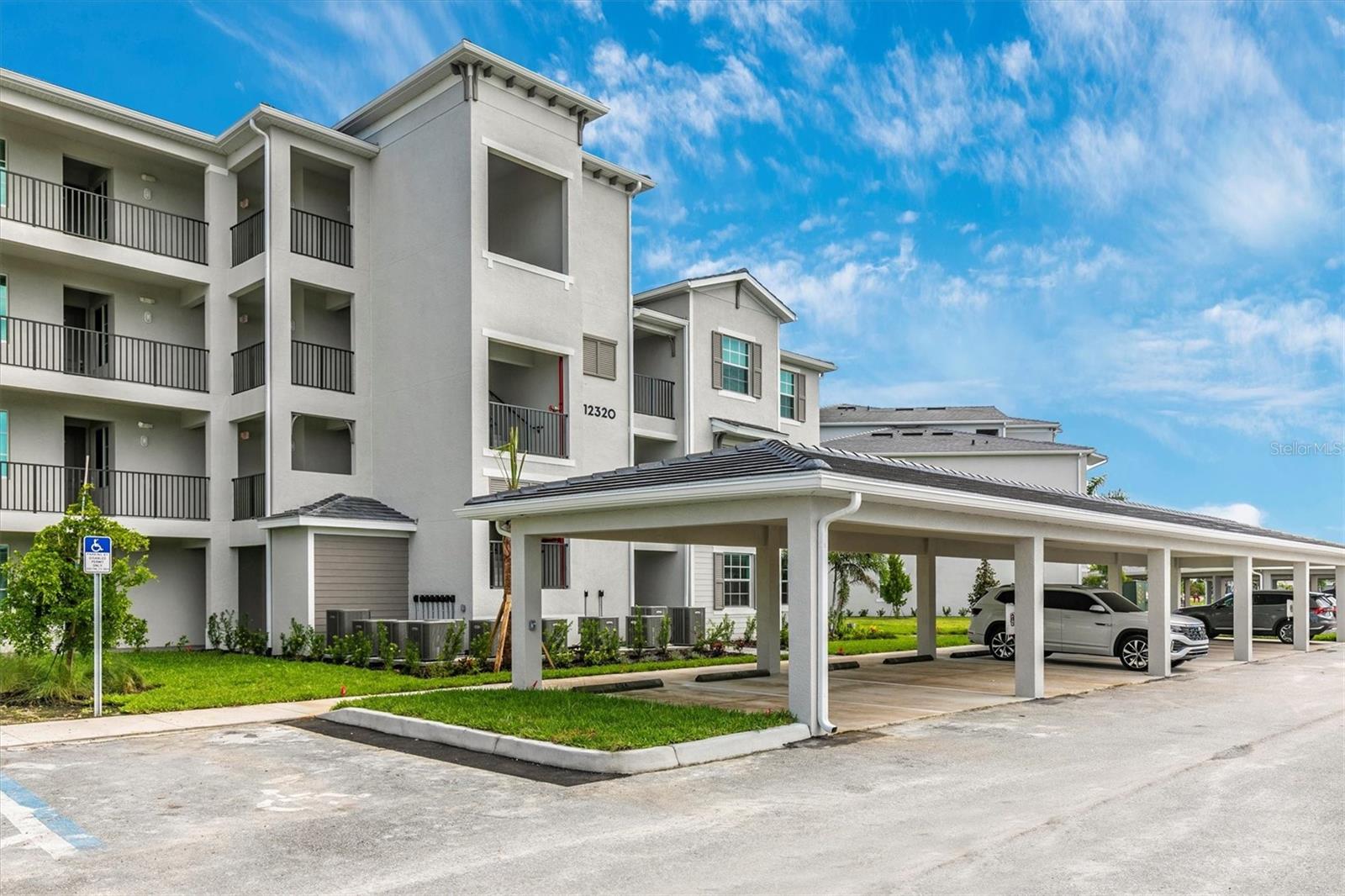 WELLEN PARK GOLF & COUNTRY CLUB - Residential Lease