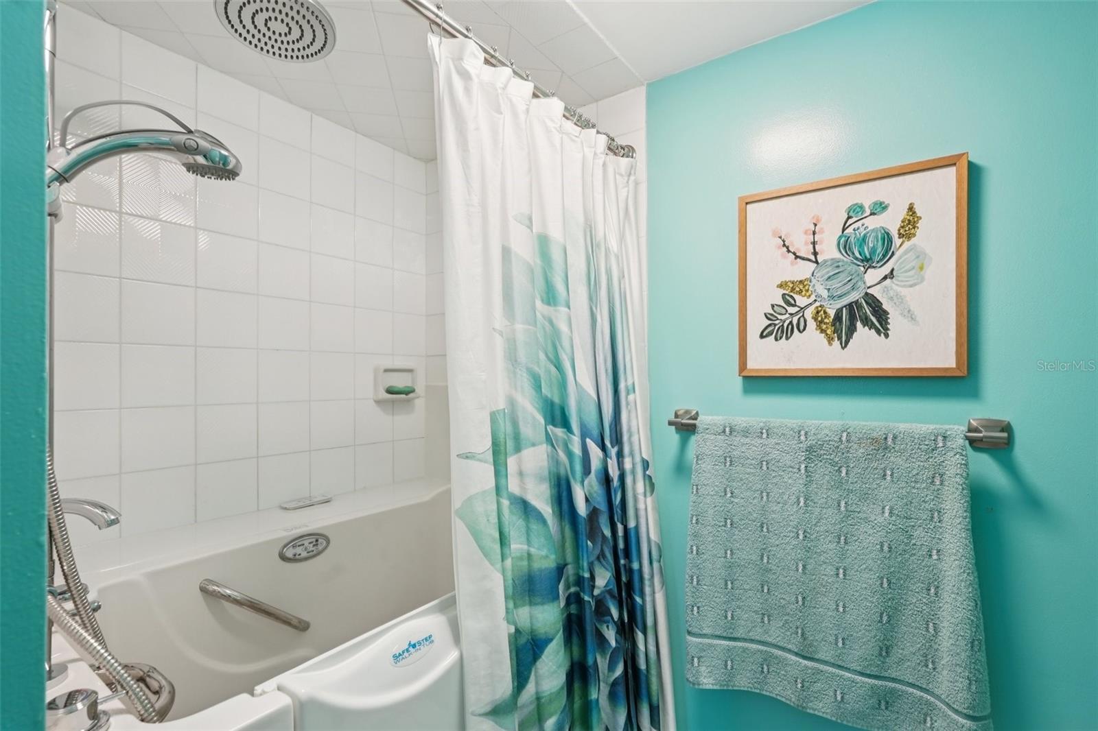 SHOREWALK - Residential