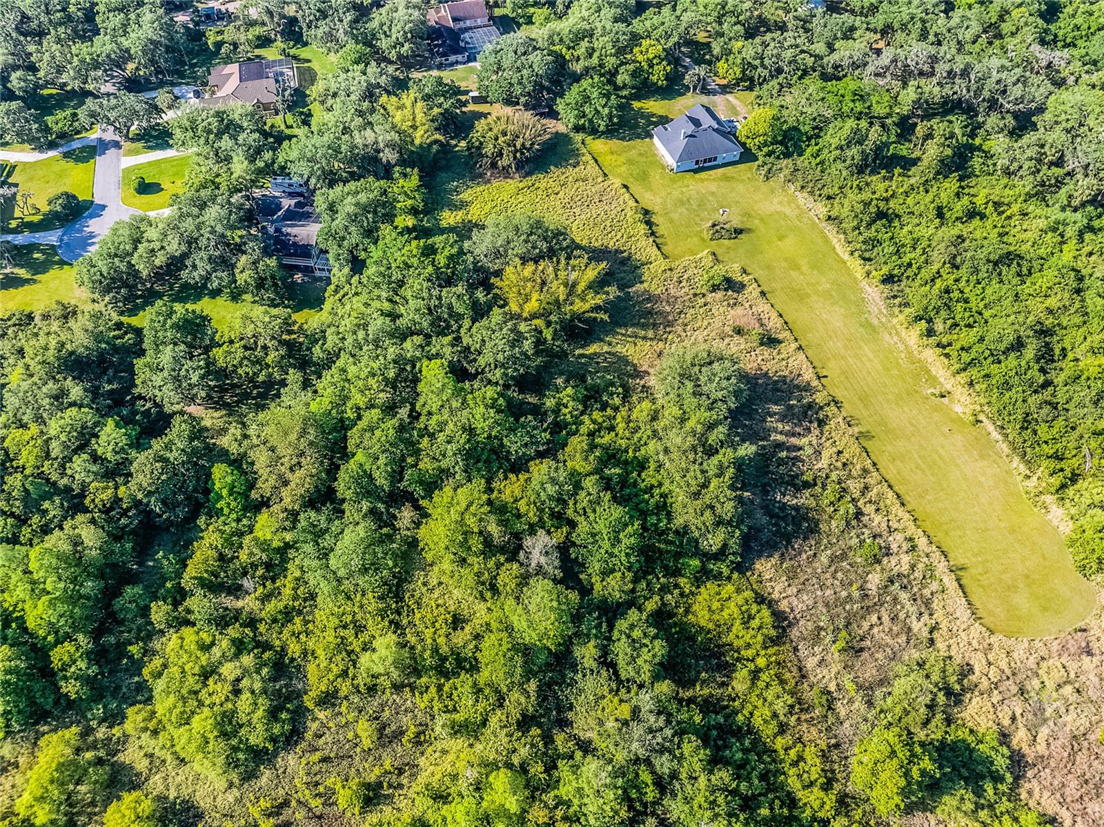 Prime 1-Acre Vacant Lot with Lakefront to lake Toho – Harbor Road, Kissimmee
Build your dream single family home in a luxurious Lakefront community! Don’t miss this rare opportunity to own a 1-acre vacant lot on Harbor Road in Kissimmee, Florida, offering stunning Lakefront views and direct canal access to the vibrant Lake Toho. This prime location is perfect for those who enjoy boating and water sports like jetskiing, providing endless opportunities for outdoor recreation and relaxation.
Close to major roads, shopping, dining, and local attractions. Make lakeside living your reality today!