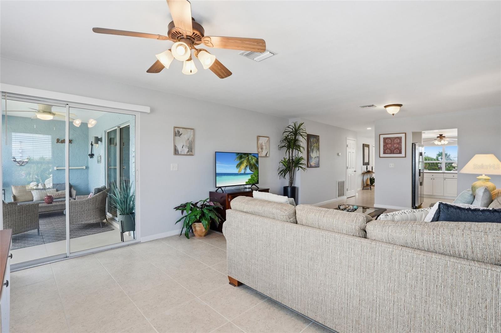 VILLA GRANDE CONDO 01 - Residential