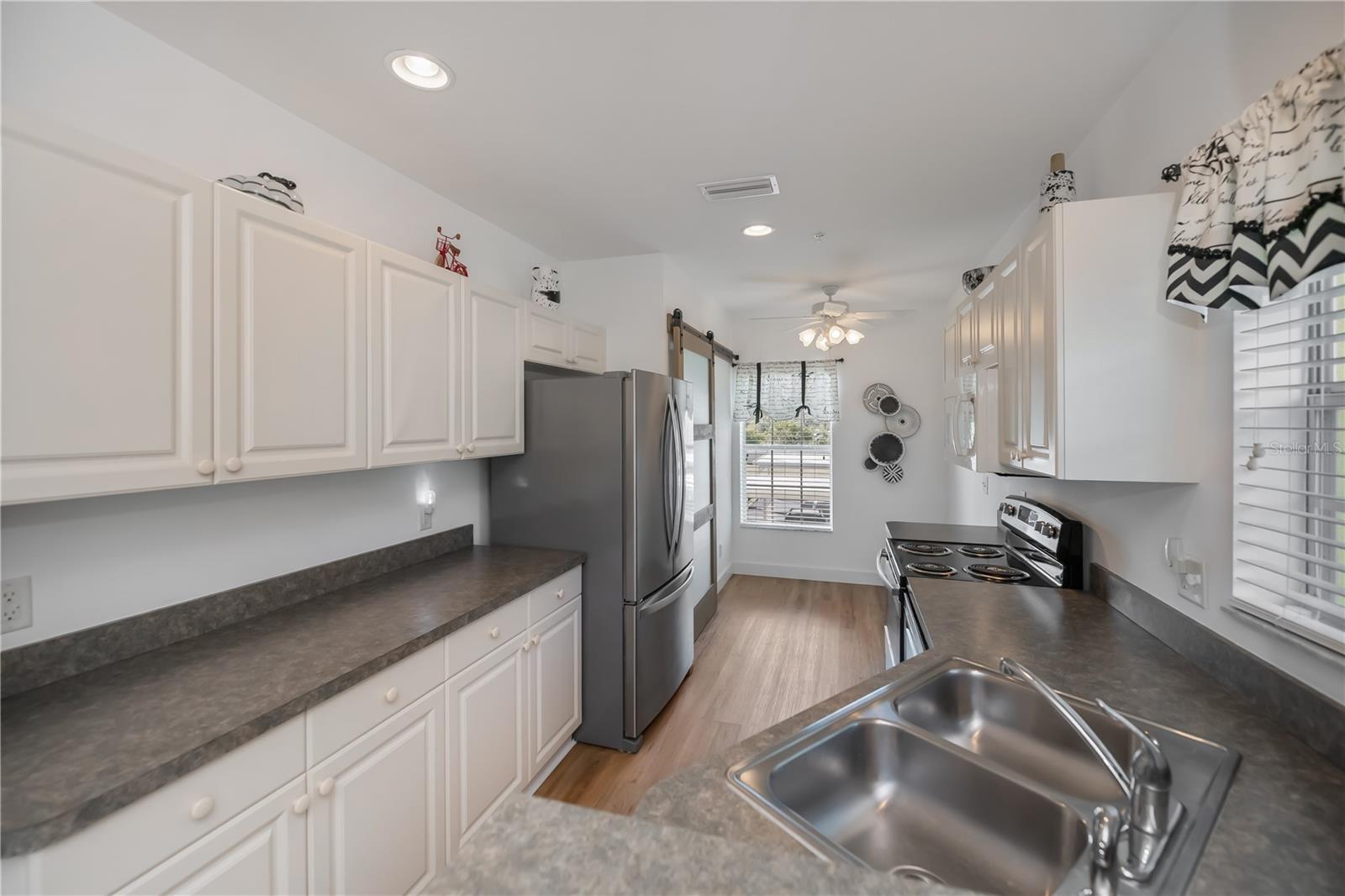 LAKE VIEW CONDOMINIUM AT HERITAGE - Residential