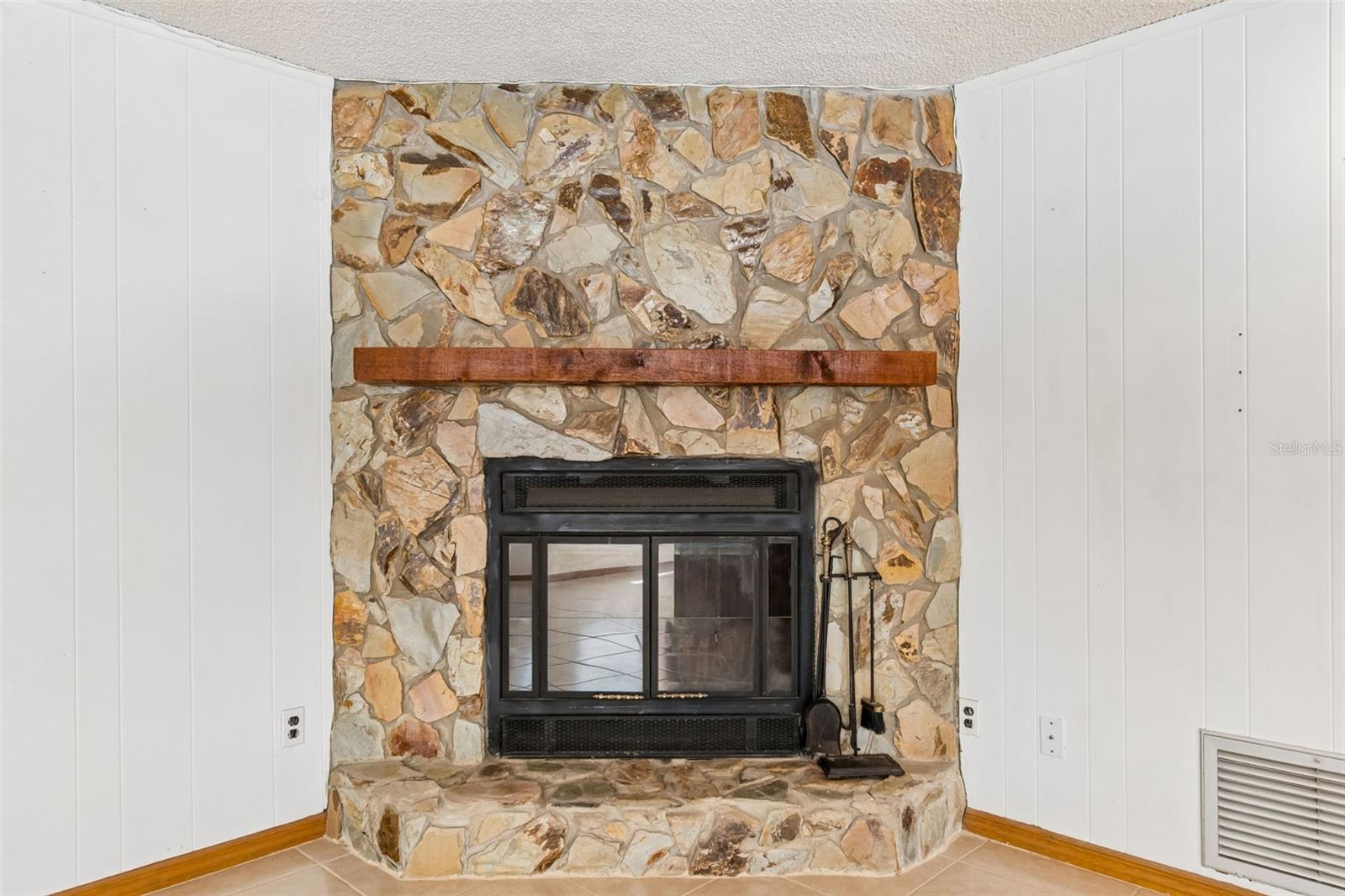 WESTLAKE VILLAGE - Residential