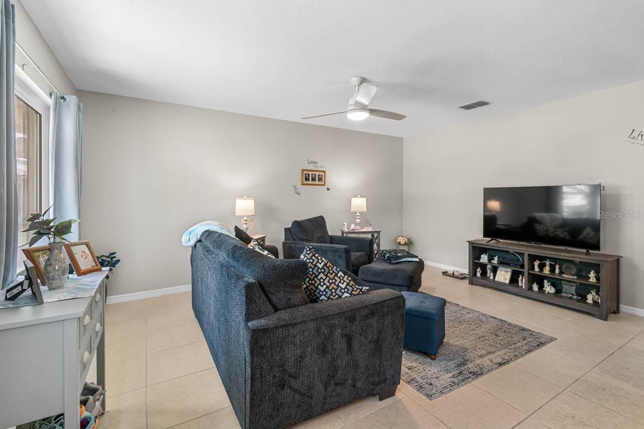 1906 CANTERBURY LANE 26