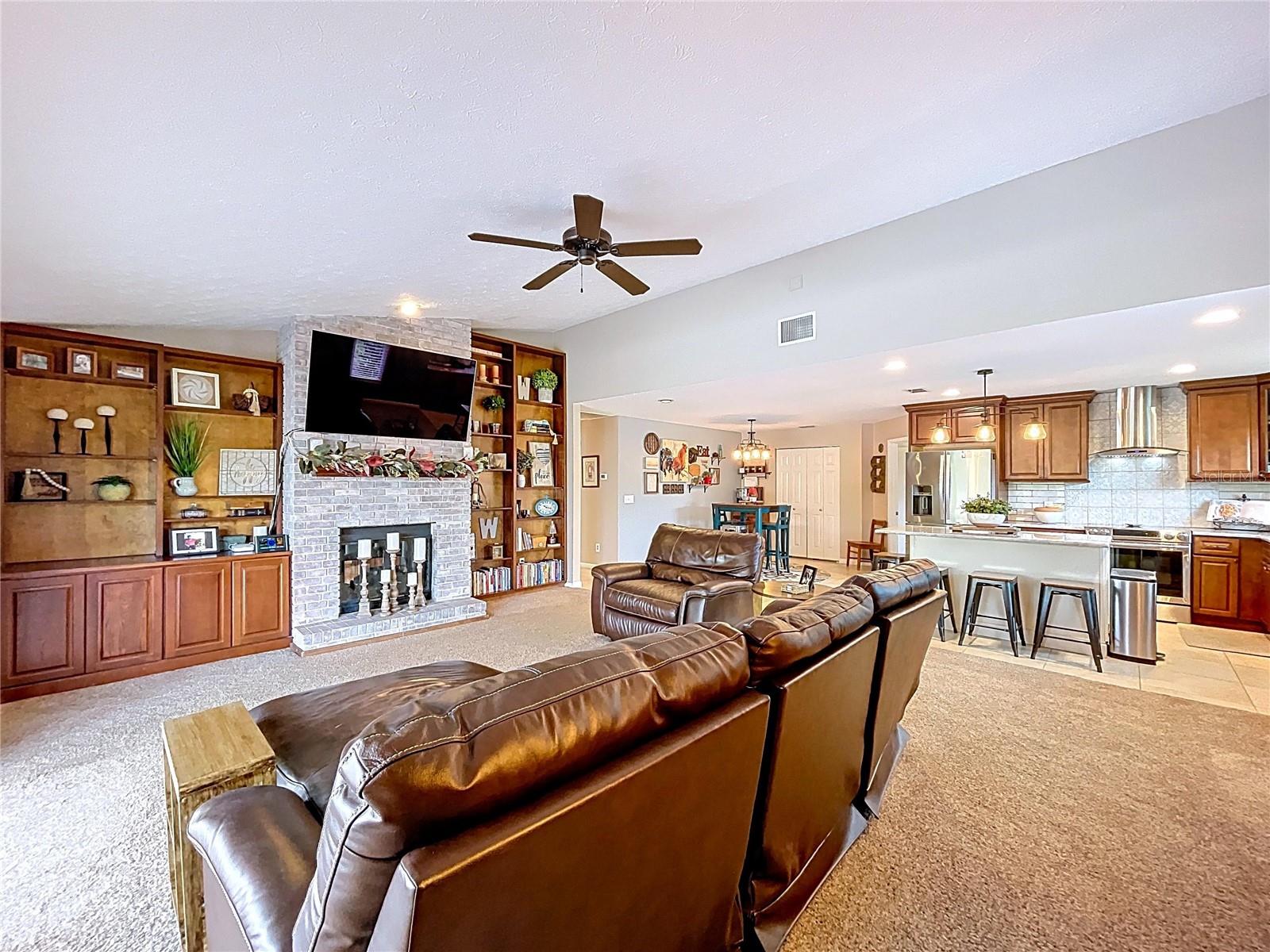 LAKE MAGDALENE MANORS - Residential