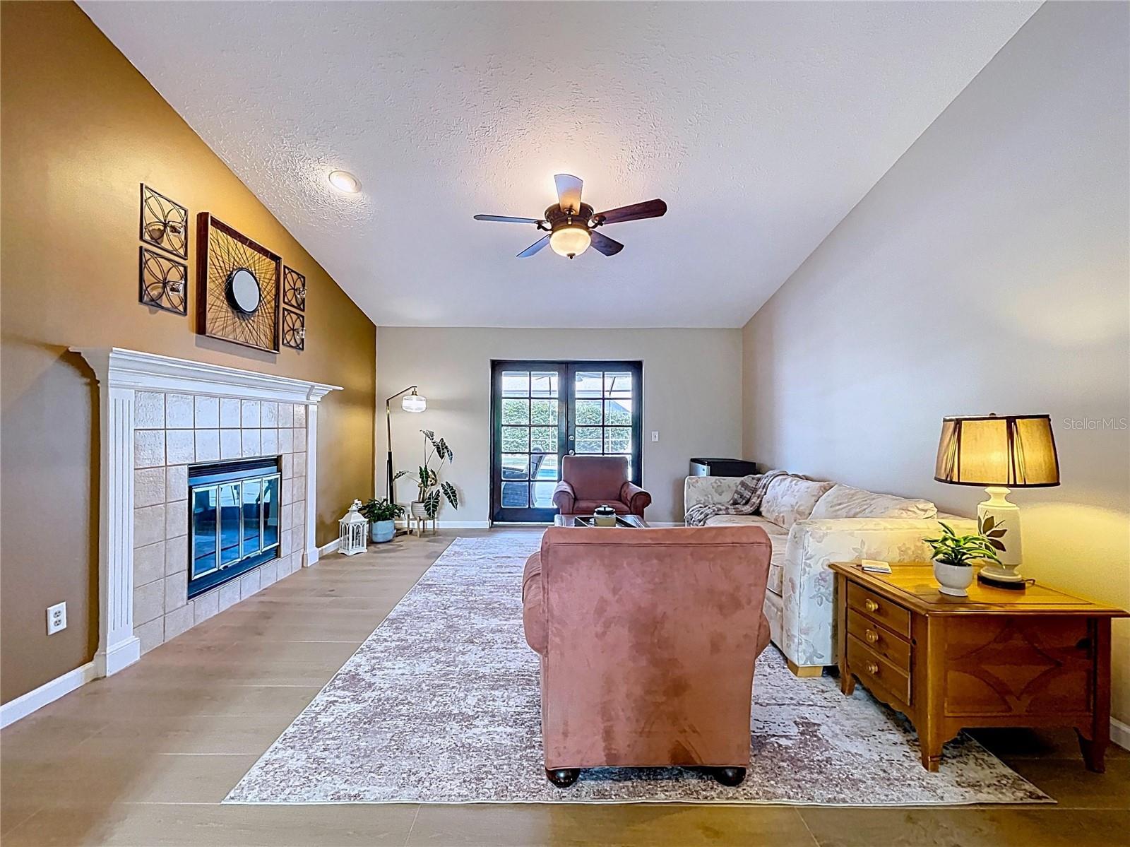 LAKE MAGDALENE MANORS - Residential