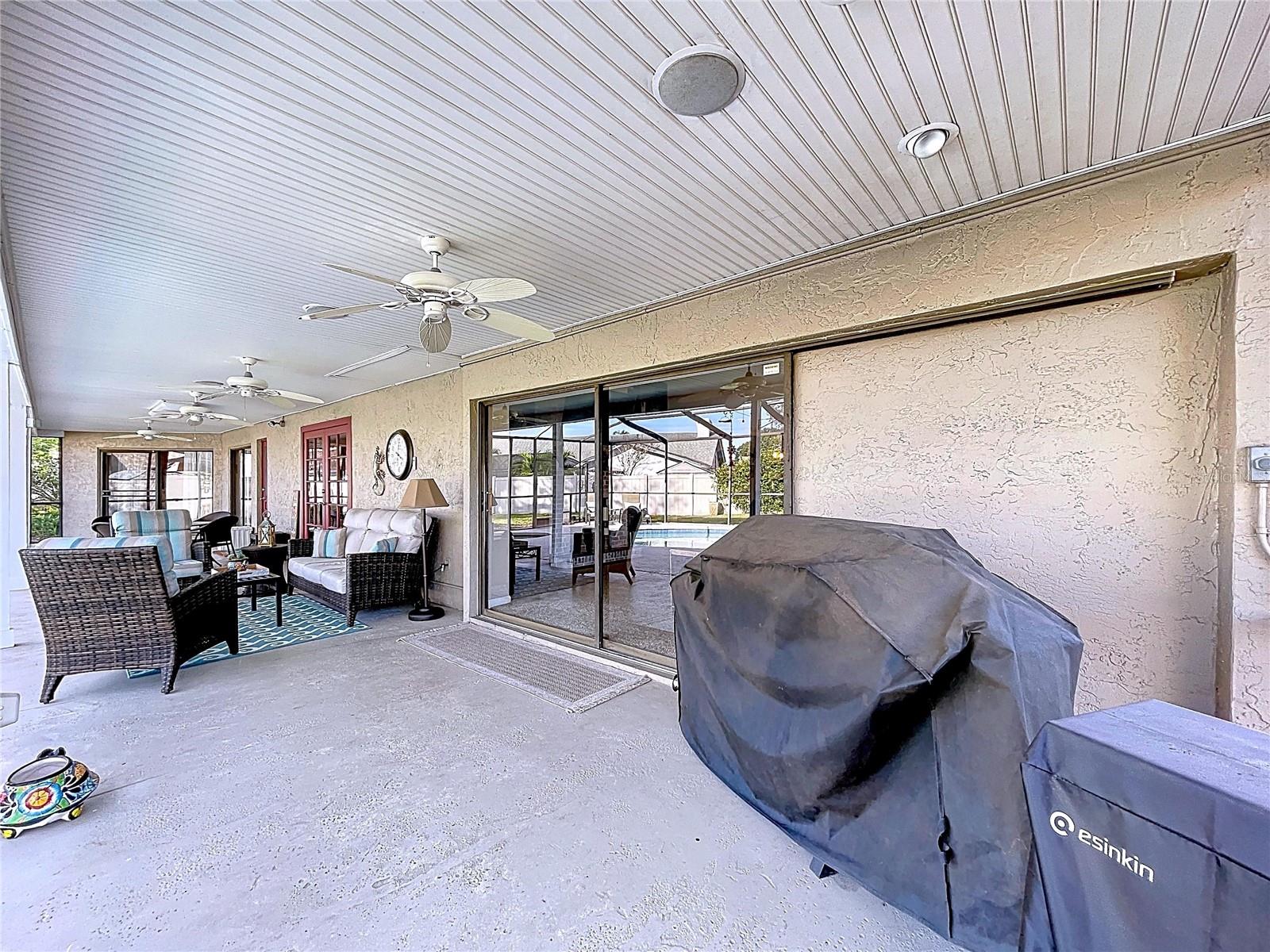 LAKE MAGDALENE MANORS - Residential