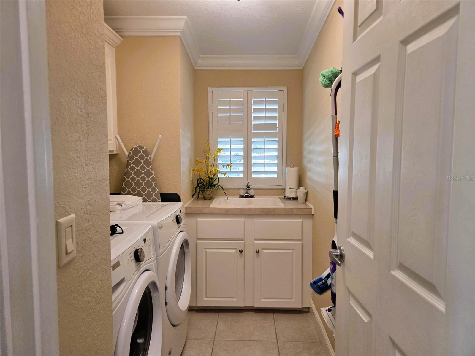 OAKWOOD MANOR - Residential