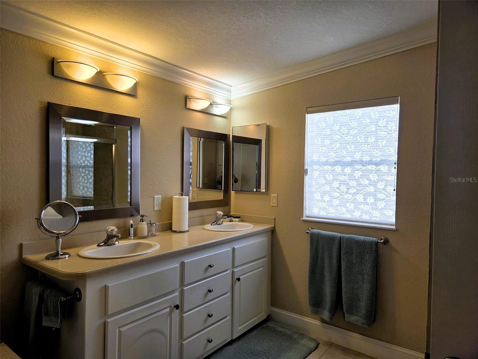 OAKWOOD MANOR - Residential