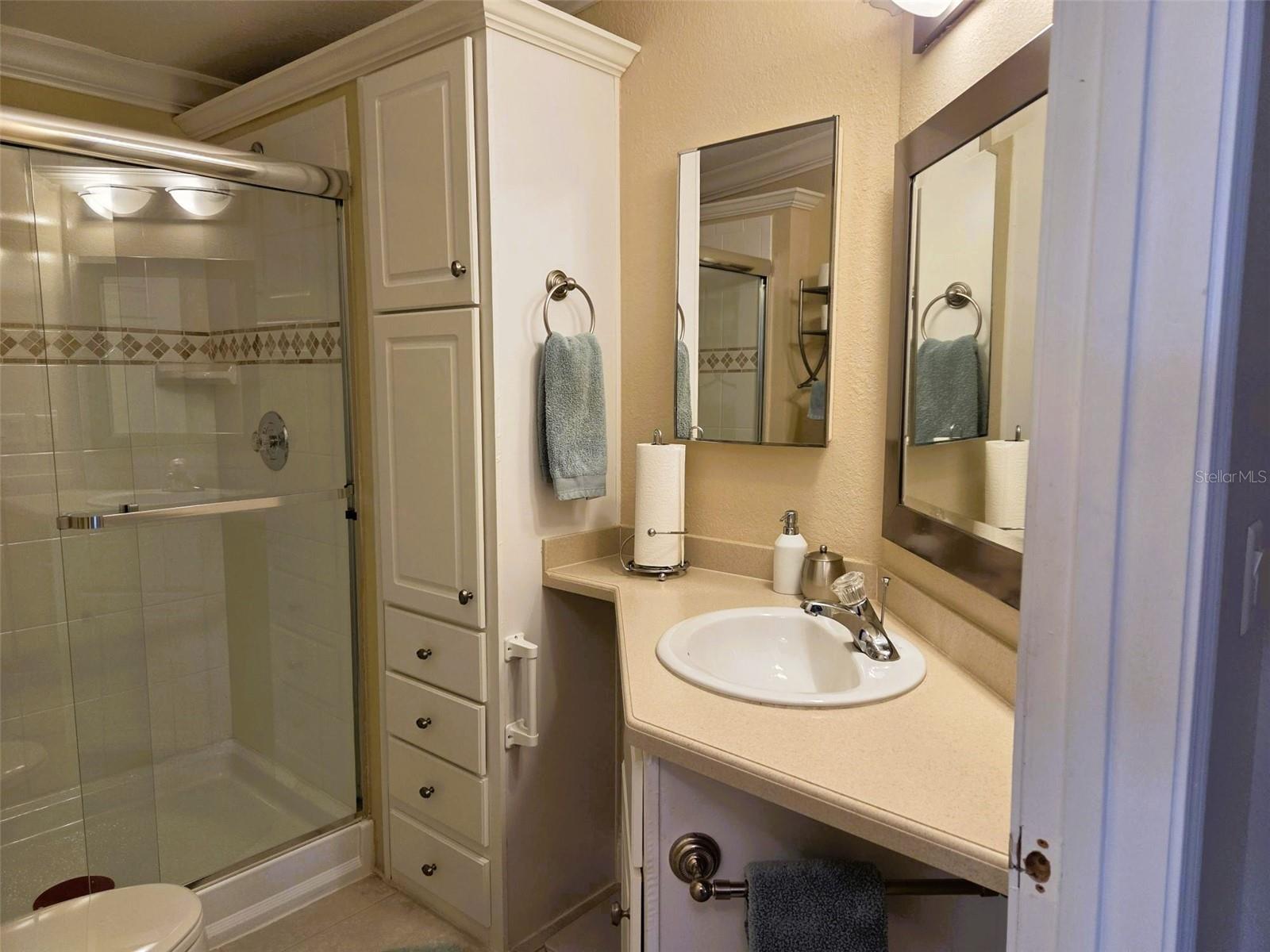 OAKWOOD MANOR - Residential