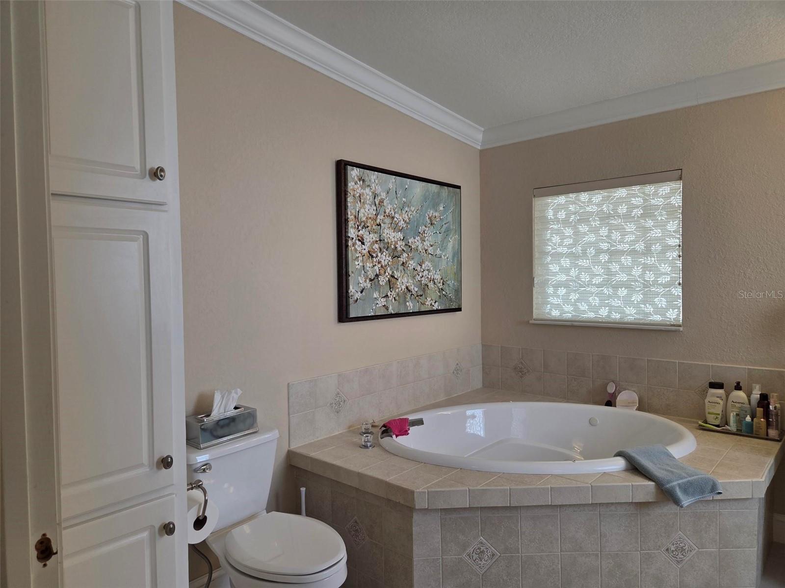 OAKWOOD MANOR - Residential