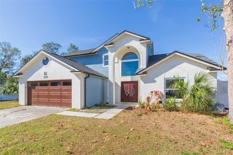 A home in RIVERVIEW