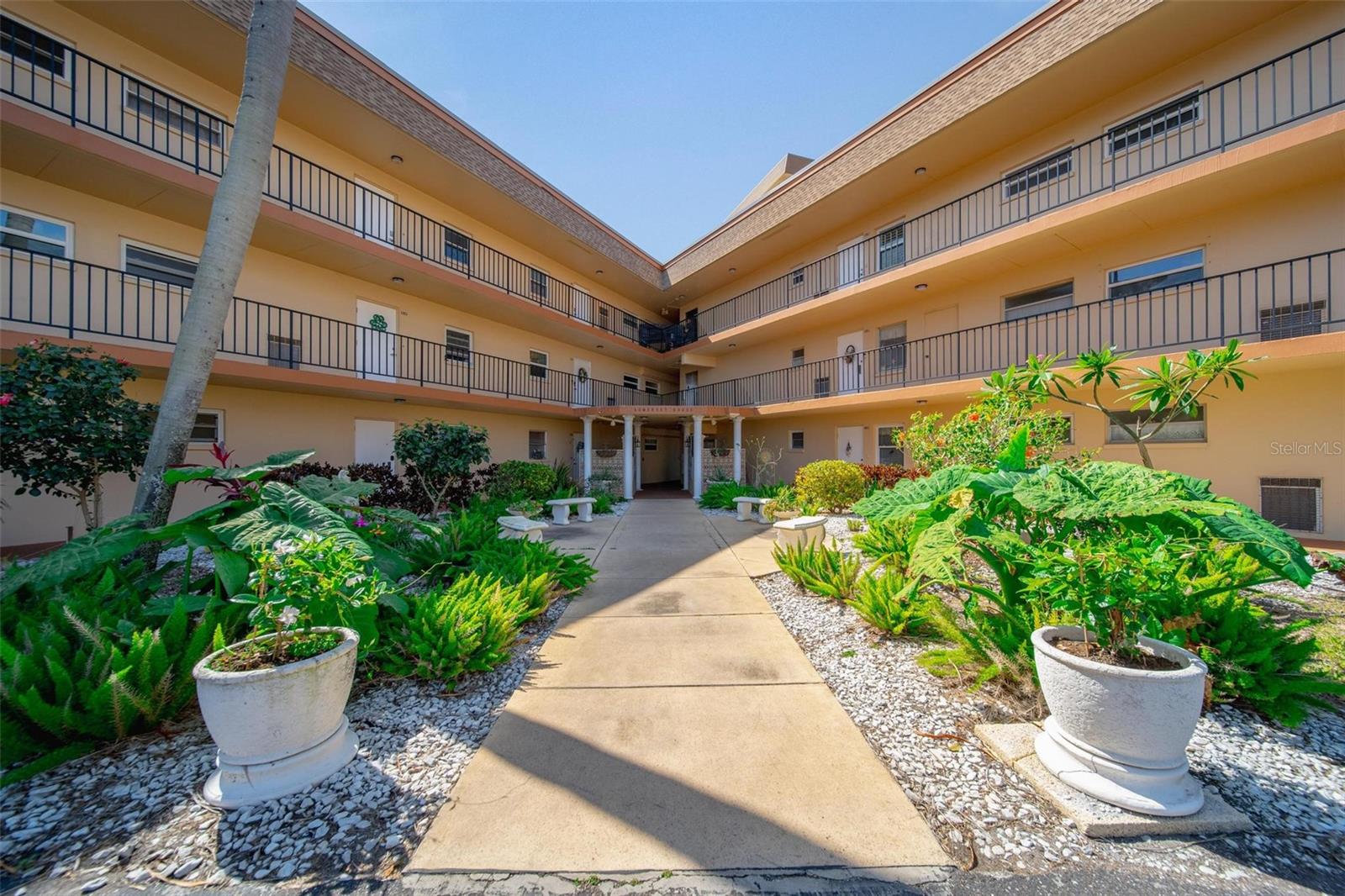 BAYWAY ISLES POINT BRITTANY ONE - Residential