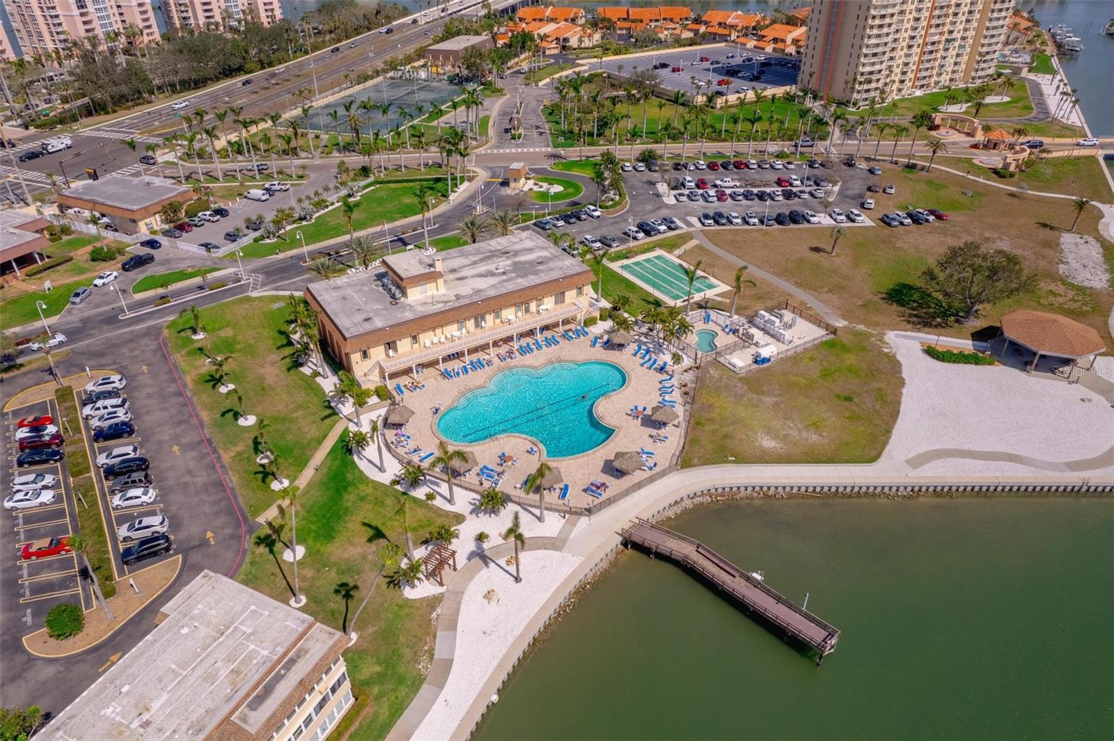 BAYWAY ISLES POINT BRITTANY ONE - Residential