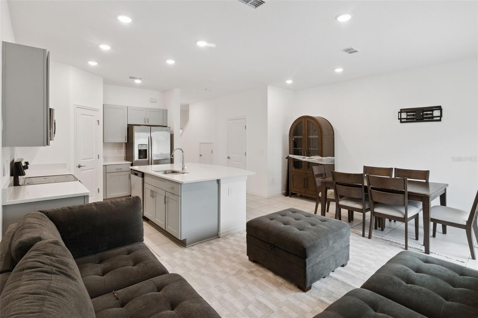 2251 PORTRAIT STREET