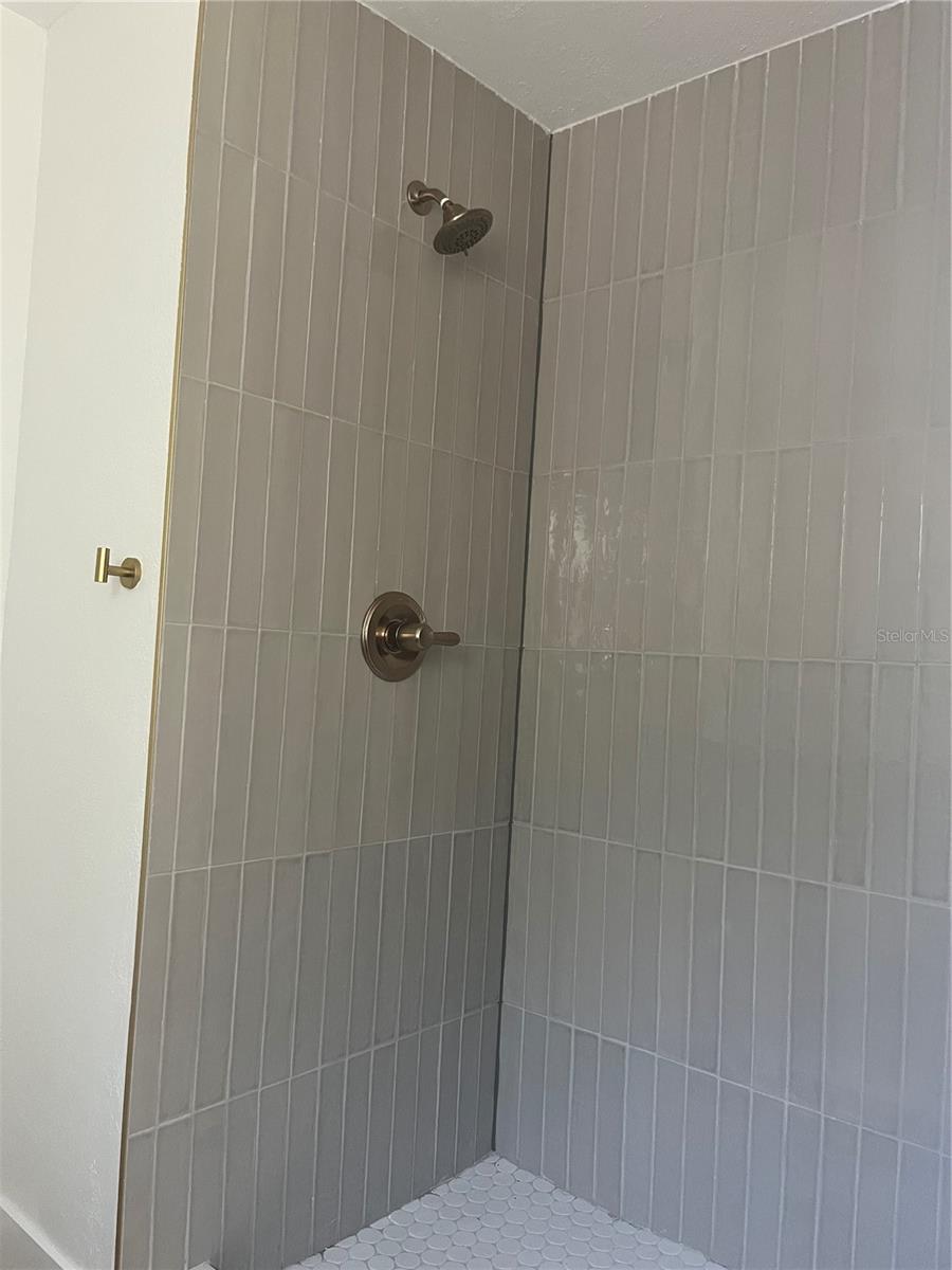 FAIR OAKS 4TH ADD - Residential Lease