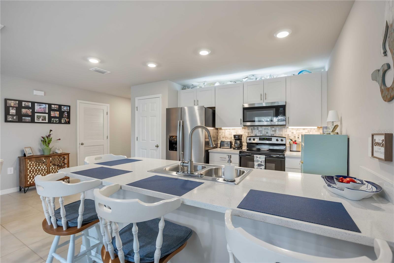 3094 GILLOT BOULEVARD