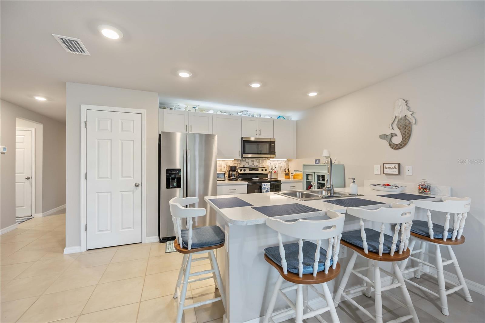 3094 GILLOT BOULEVARD