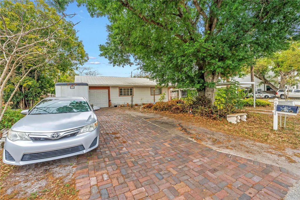 Photo of 2334 Prospect Street, Sarasota, FL 34239 (MLS # A4687637)